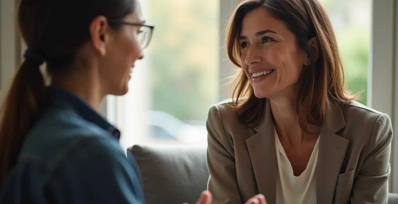Photo medium shot d’un mentor en interaction bienveillante avec une personne en reconversion, lumière naturelle douce
